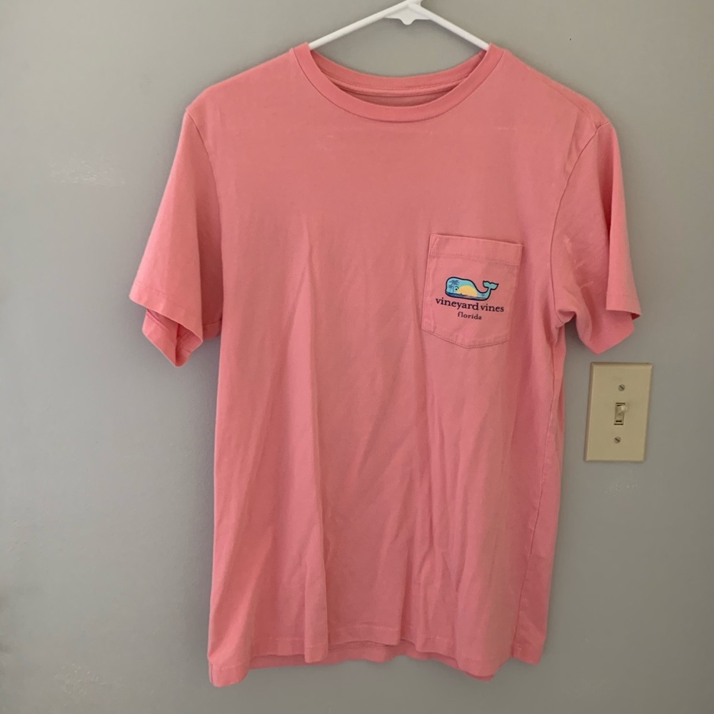 vineyard vine tee-shirt